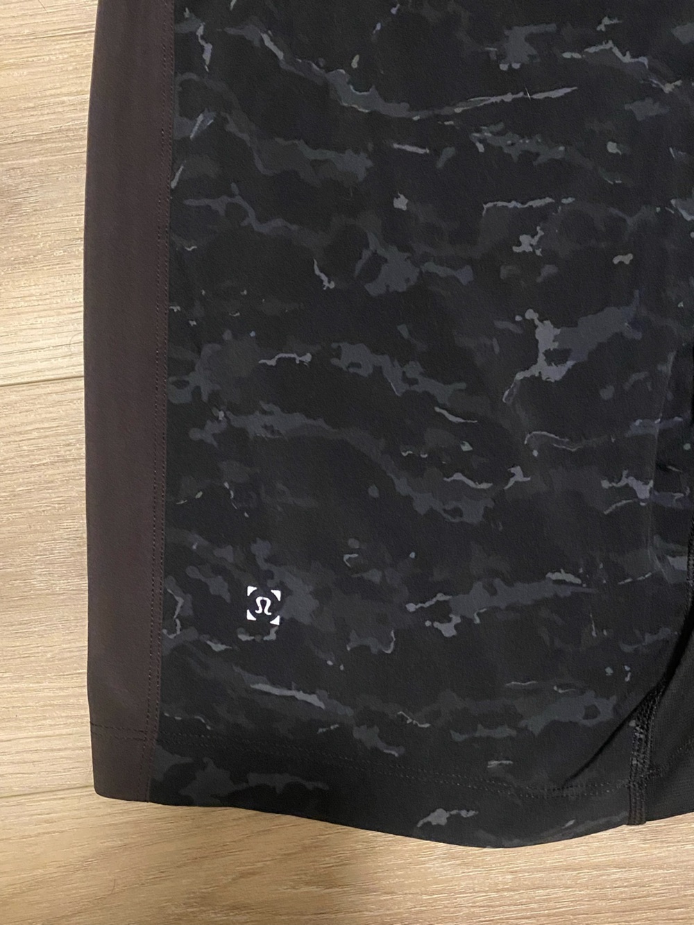 Lululemon T.H.E. Short Linerless 11"
The Elements Cyberspace Black Size Medium - Picture 4 of 5